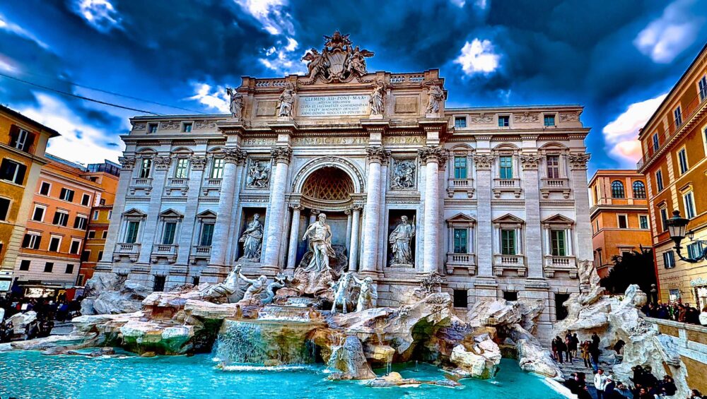 Fontana de Trevi en Roma, destino turistico popular y simbolo de la ciudad, diseñada por Nicola Salvi y Giuseppe Pannini.