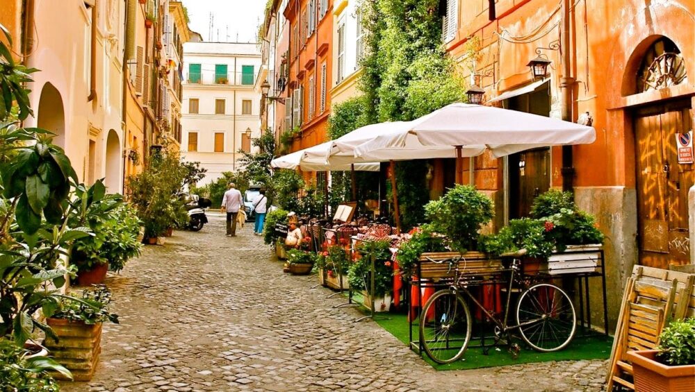 Trastevere en Roma, un barrio bohemio y encantador, con una rica historia y una vida nocturna animada.
