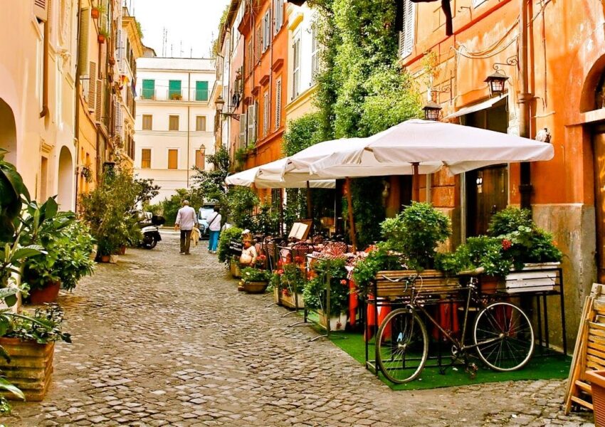 Trastevere en Roma, un barrio bohemio y encantador, con una rica historia y una vida nocturna animada.
