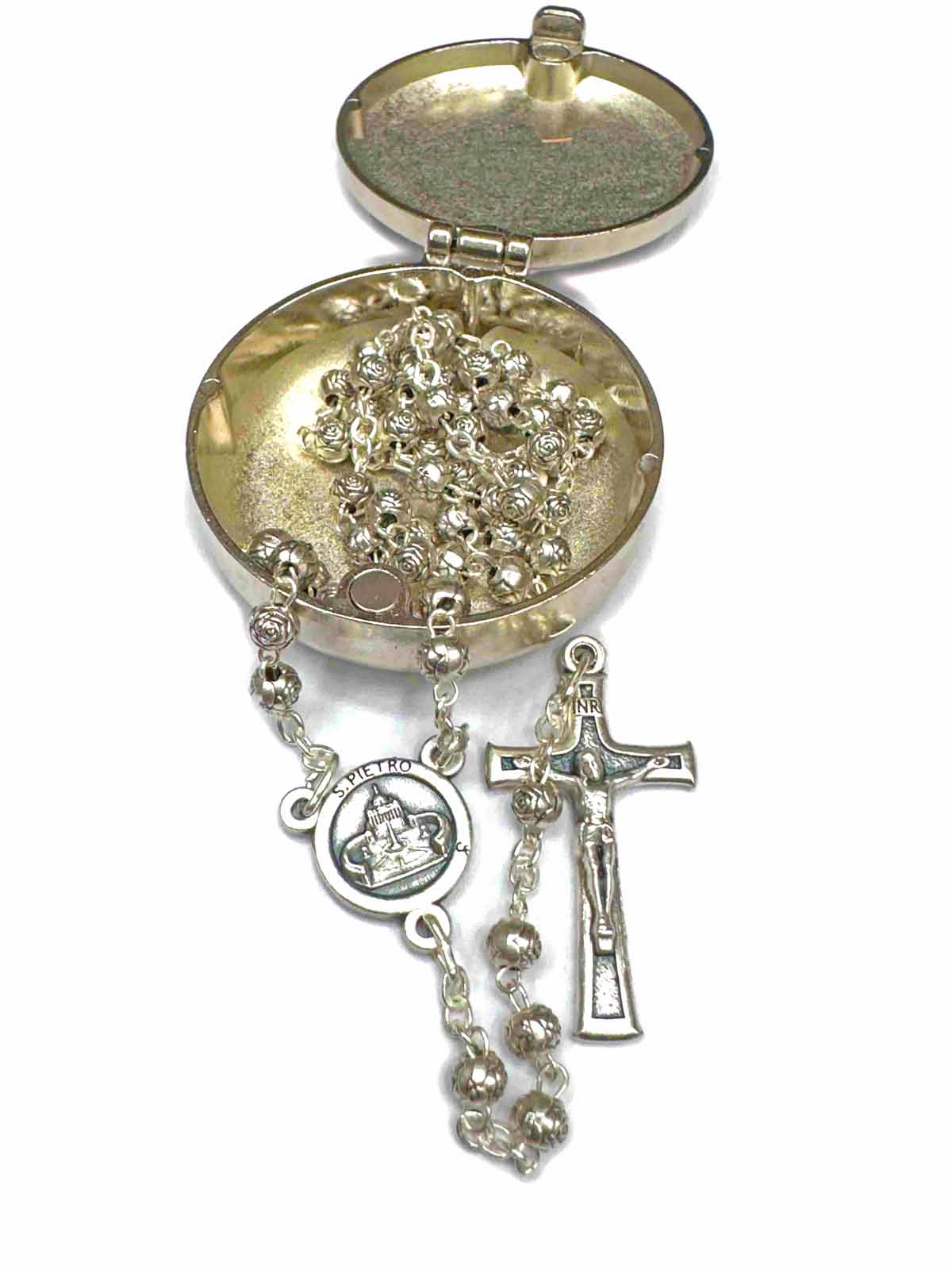 Rosario Plateado con Crucifijo y Medalla en Estuche Metálico – Devoción y Protección Católica