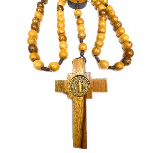 Rosario de Madera con Crucifijo y Medalla de San Benito – Protección Católica Poderosa
