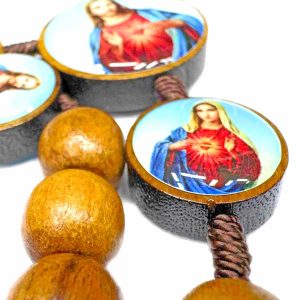 Rosario de Madera con Crucifijo y Medallas de la Virgen – Devoción y Protección Católica